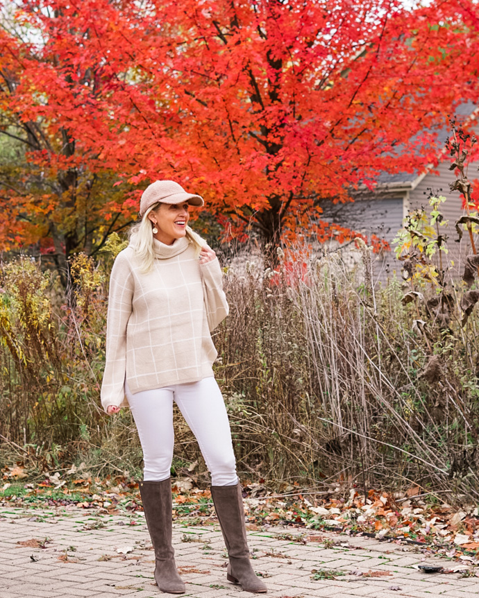 white jeans and tan sweater fall outfit idea