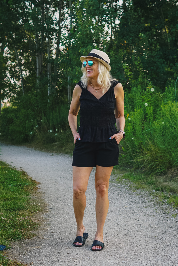 monochrome black summer outfit
