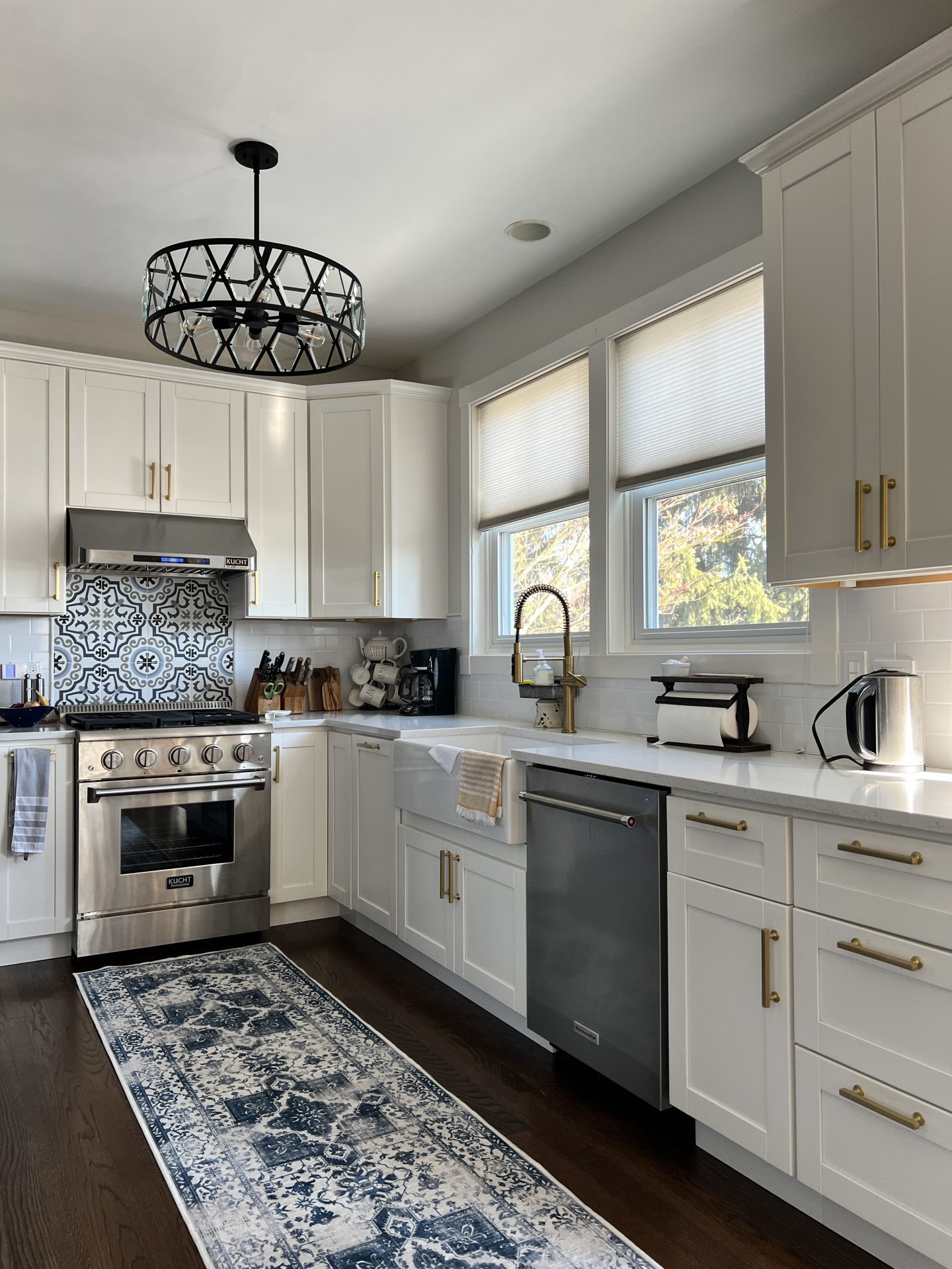 modern farmhouse white kitchen