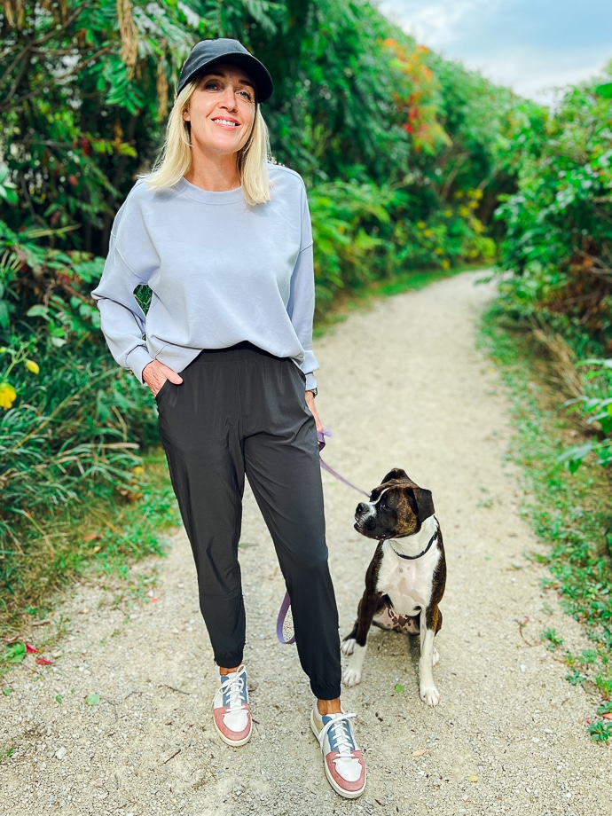 Athleisure outfits for women over 40