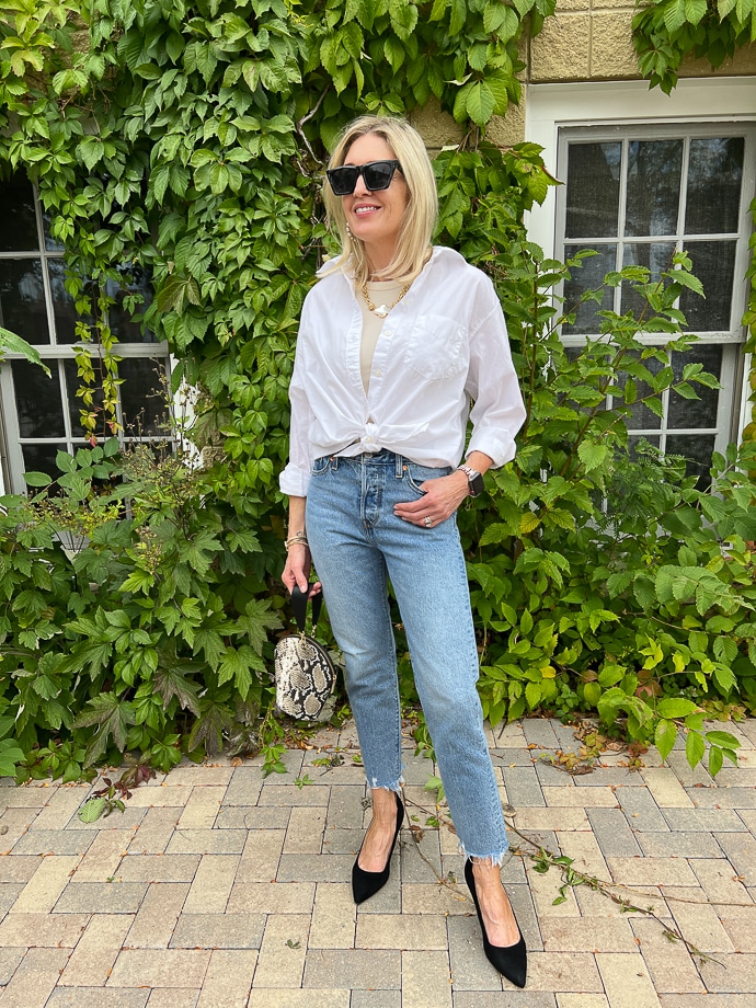 love this look jeans and block heel pumps