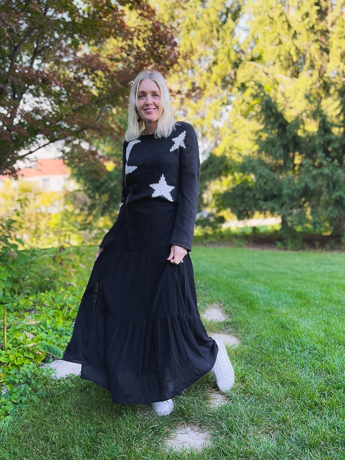 3 Easy Outfits with a Black Maxi Skirt - Doused in Pink