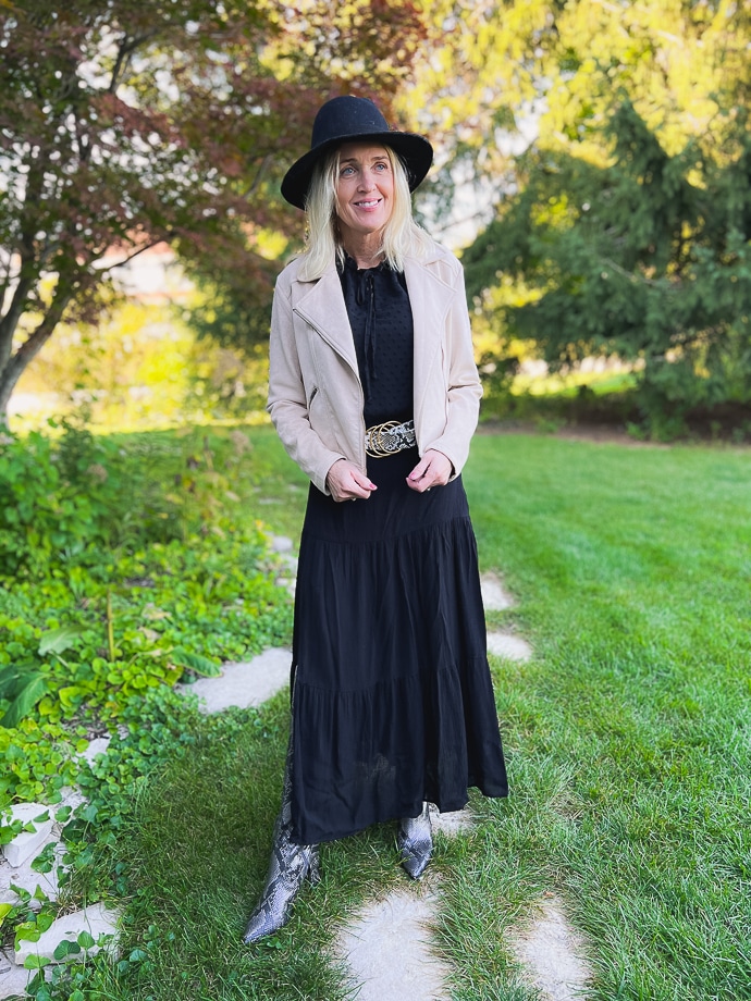 outfits with black skirt