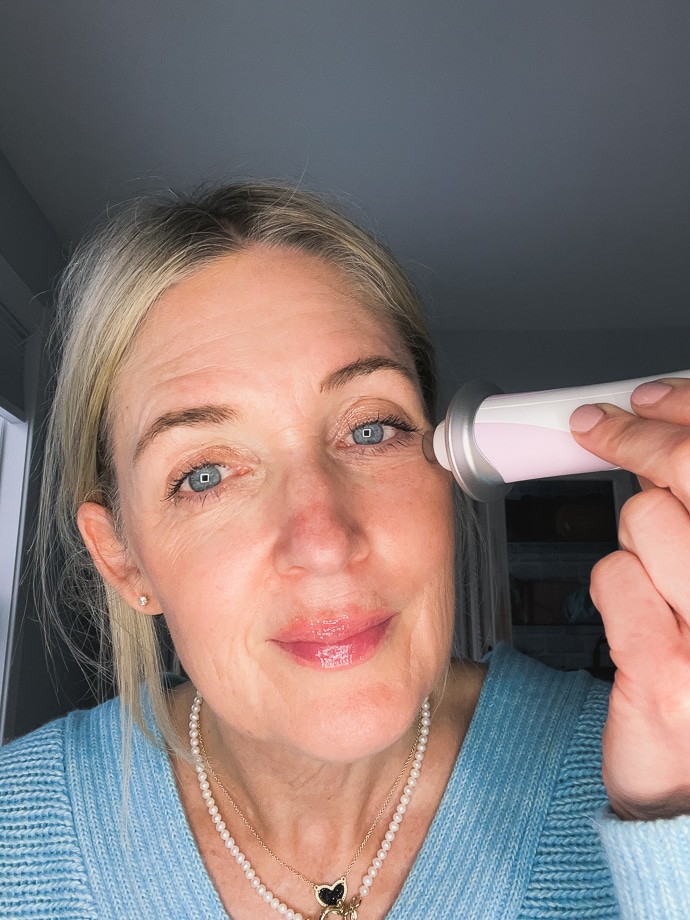 how to use the dermawand pro microcurrent device
