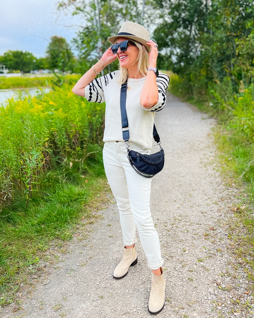 Love the white jeans with white sneakers