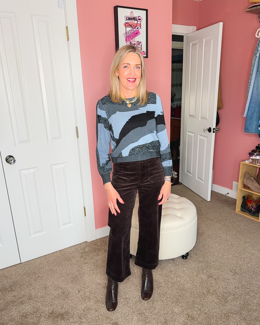 what can color can you wear with brown pants