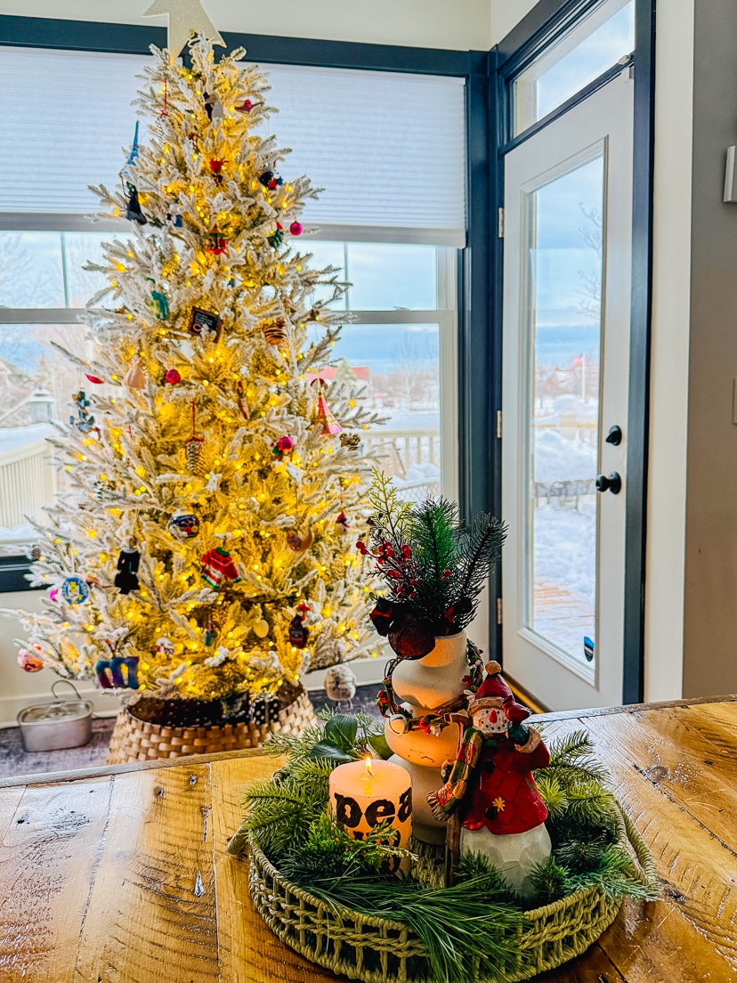 Holiday decorating with trays