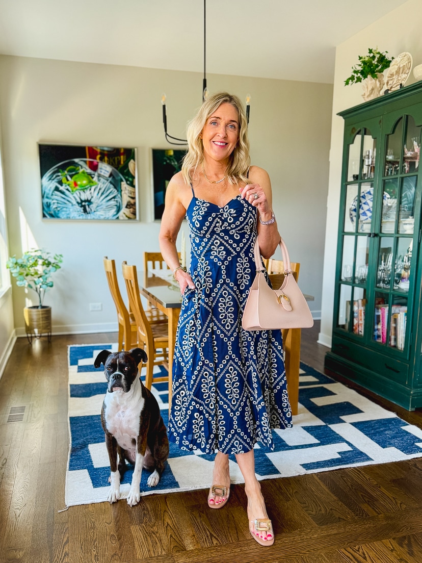 pink handbag outfit ideas for women over 50