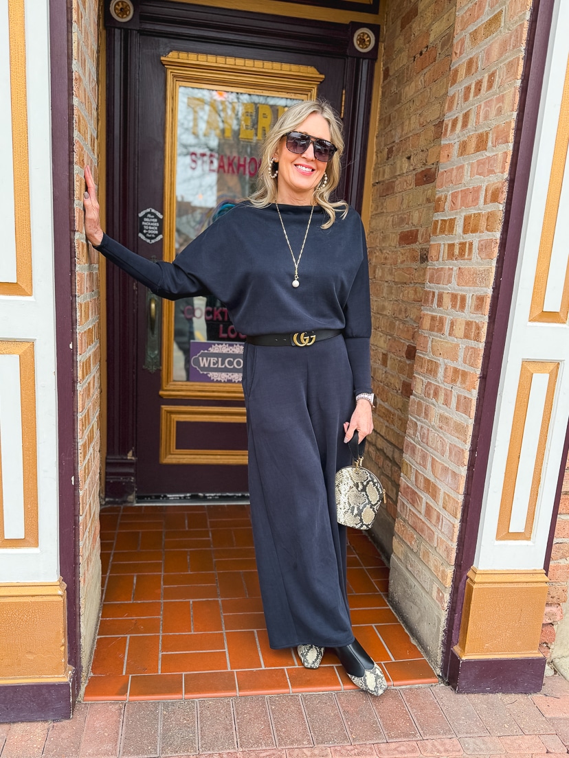 how to make a casual outfit look dressy