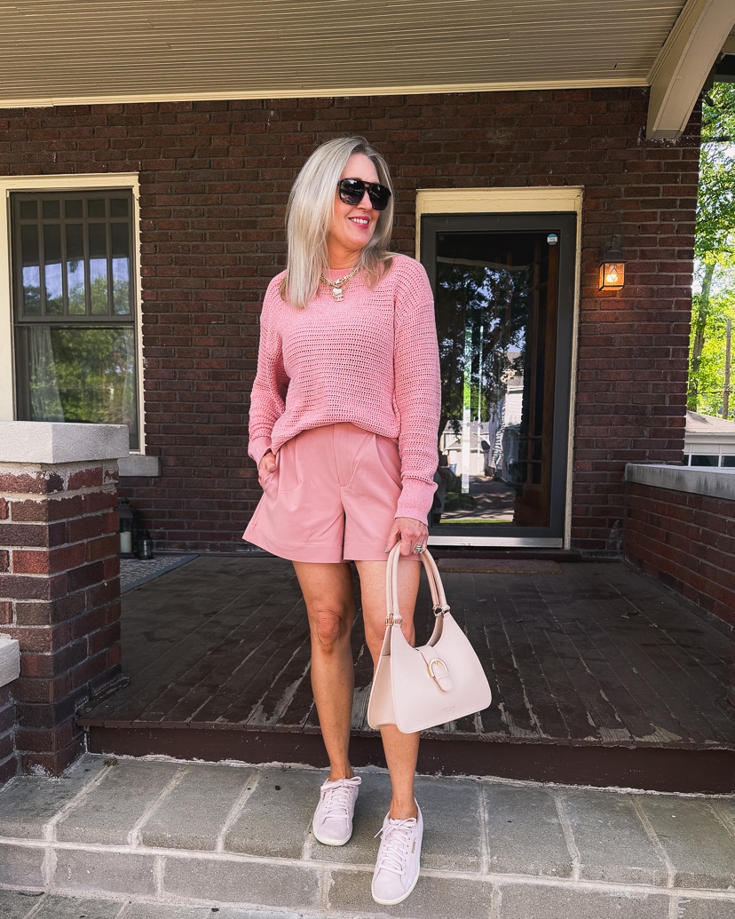 cute spring shorts outfit that looks put together
