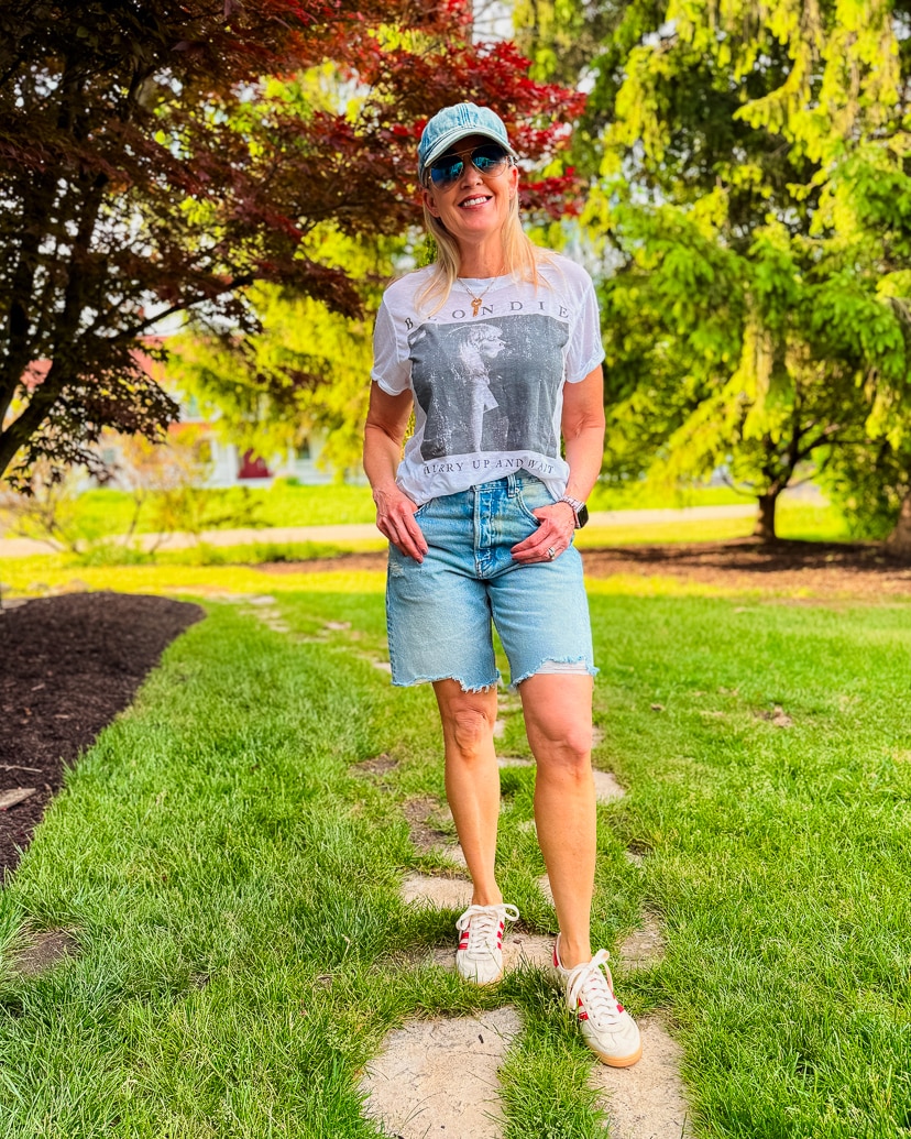 casual Bermuda shorts outfit